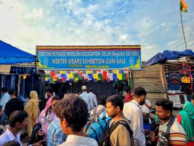 Tibetan refugee market reopens, highlighting winter craftsmanship