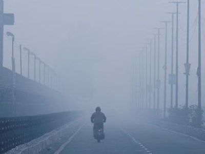 Delhi weather: Foggy morning in city; air quality very poor