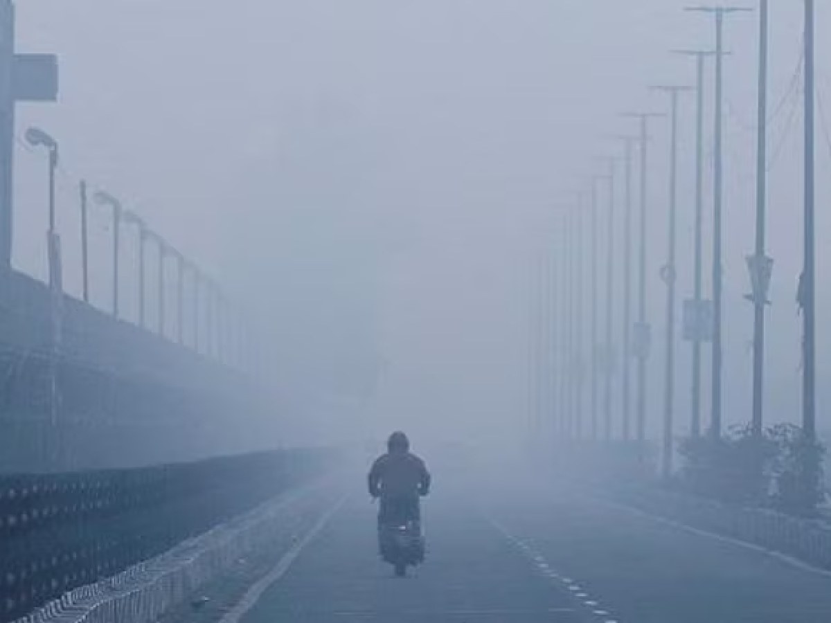 Delhi weather: Foggy morning in city; air quality very poor