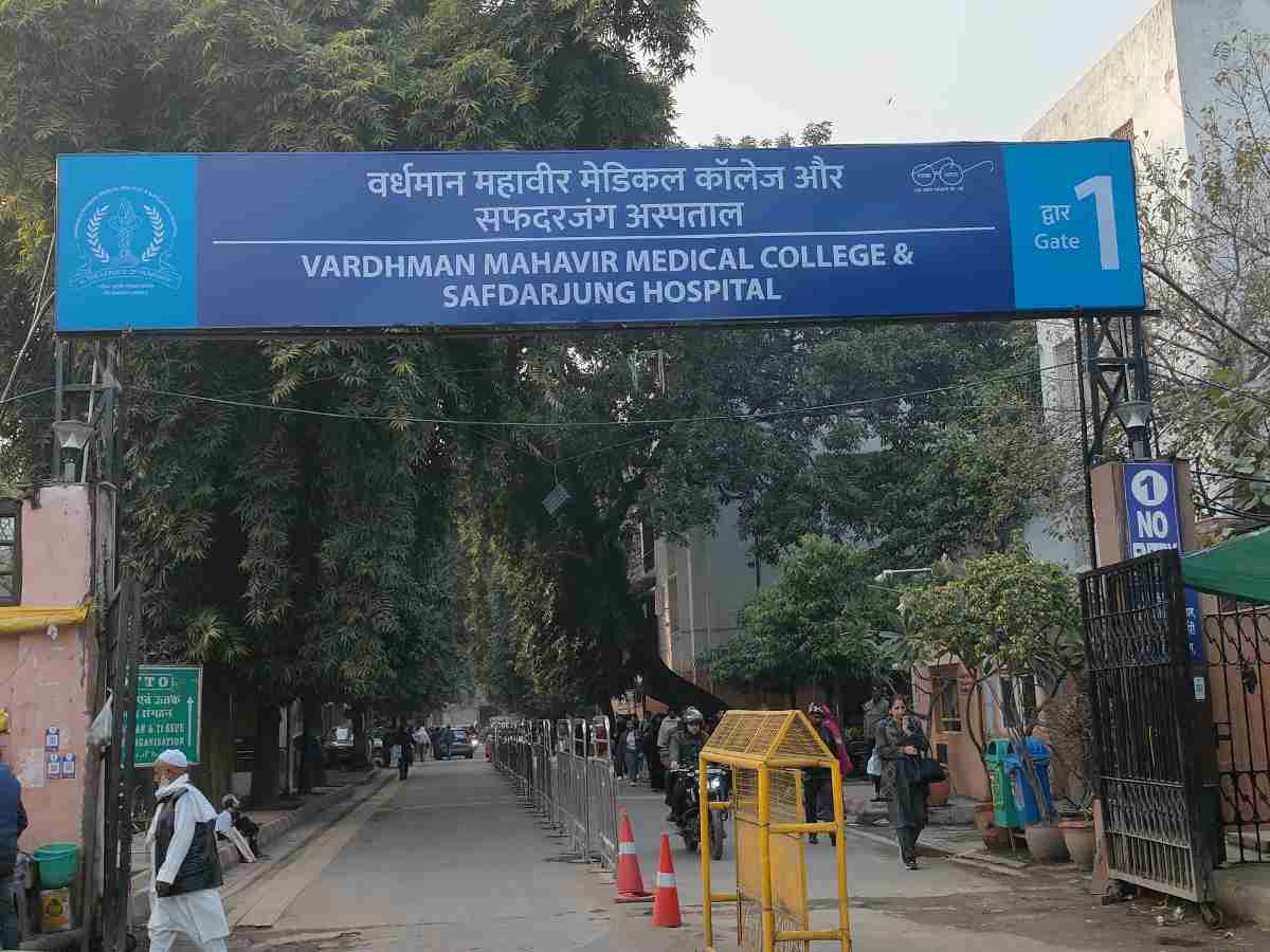 How Safdarjung Hospital is crumbling under its own weight