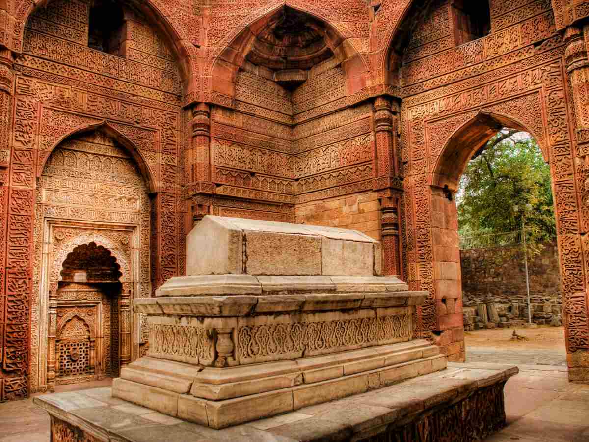 Delhi: A visit to the neglected tombs of capital rulers