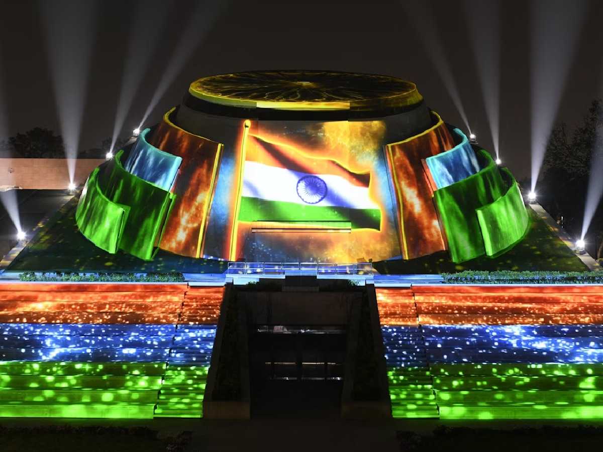 Soon, enjoy evening tour from PM Museum to War Memorial on AC bus