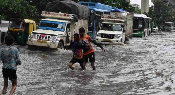Delhi weather: Heavy rain causes waterlogging, traffic congestions