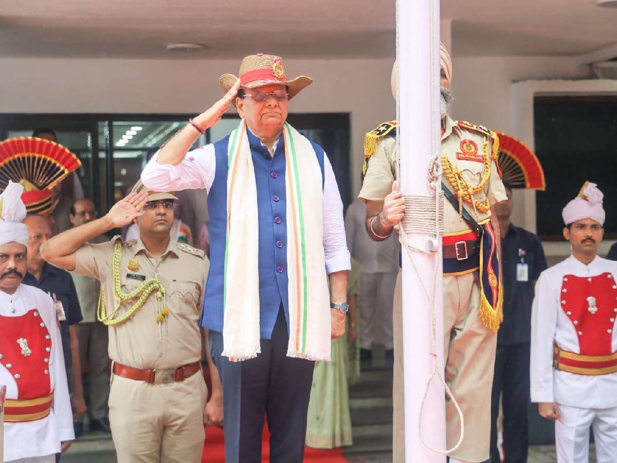 Delhi LG hoists national flag at Raj Niwas, urges people to serve nation with greater vigour