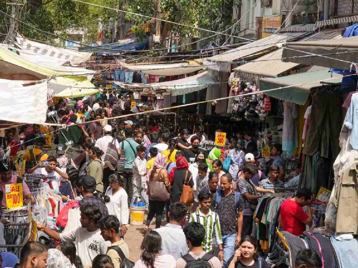 NDMC clears encroachments in Janpath mini market