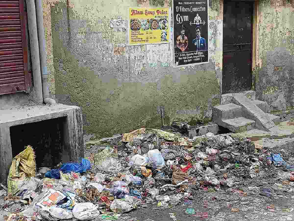 Wet waste can be seen across the streets of J block, Sangam Vihar
