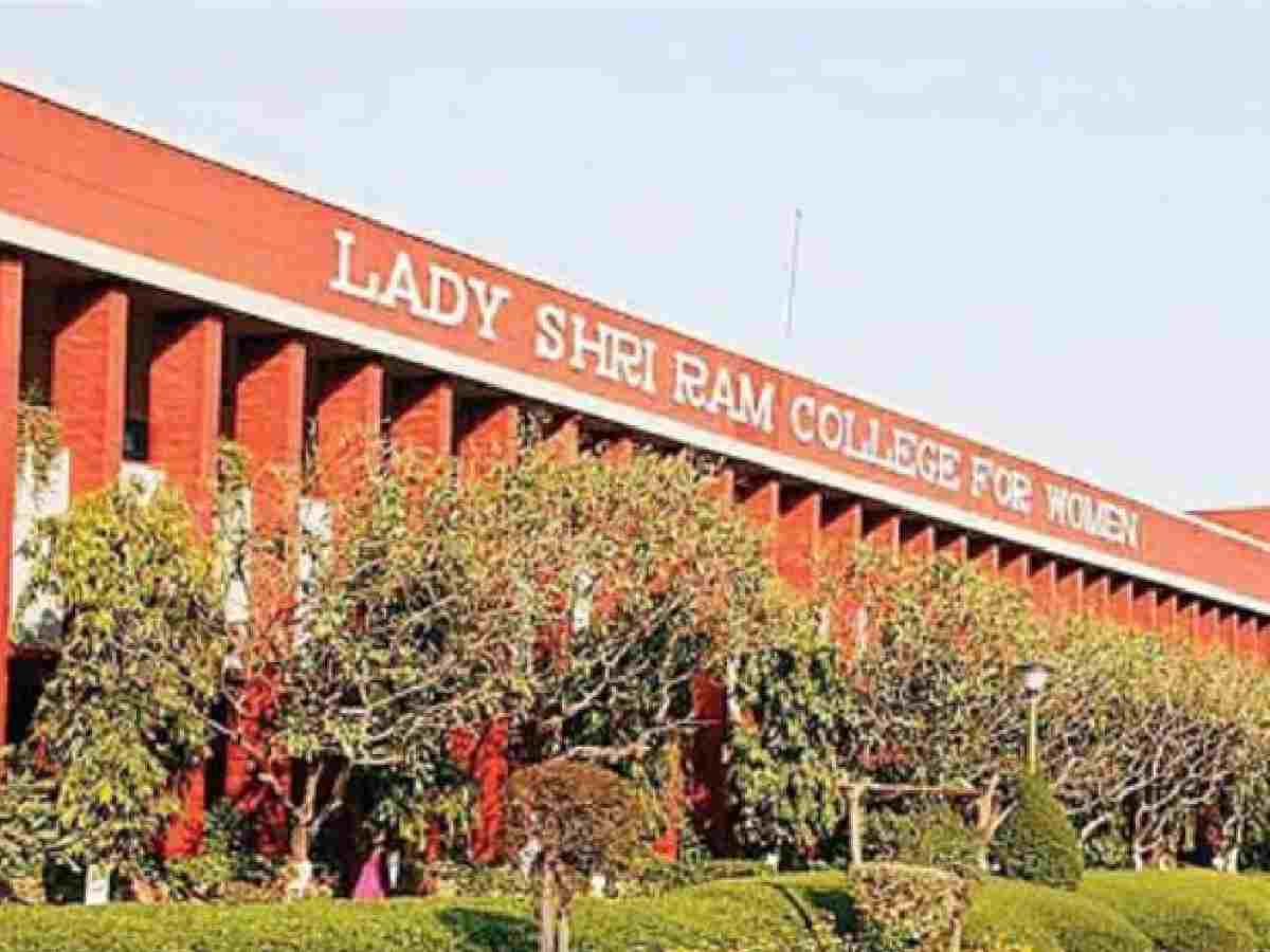 Delhi ex-diplomat apologises amid row over ‘misogynistic’ comments