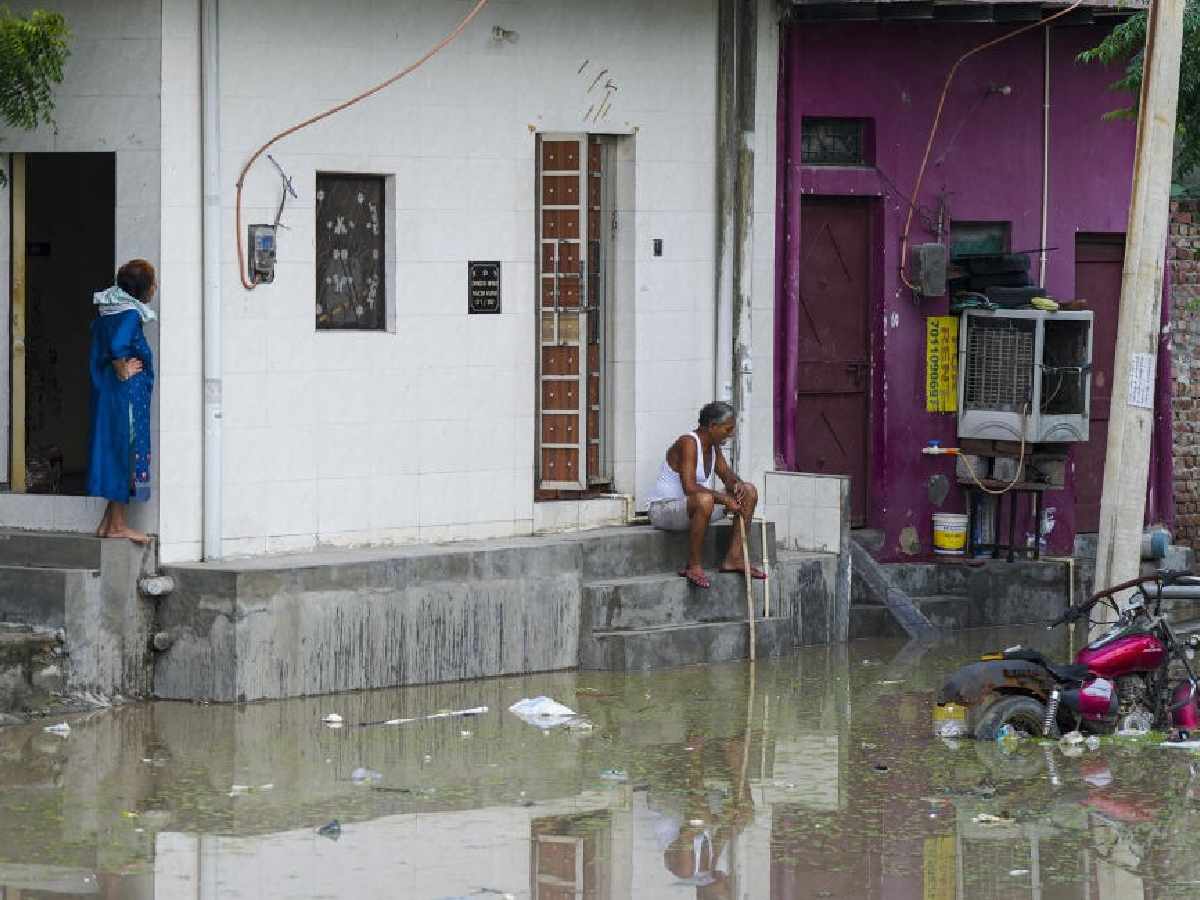 Yamuna swells past 207 metres in Delhi, floodwater inundates nearby areas