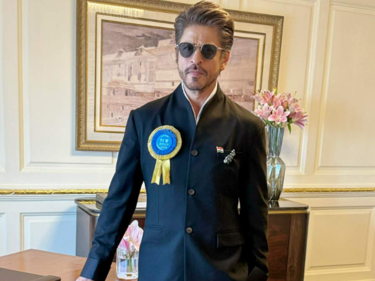 Aryan, Suhana congratulate father Shah Rukh Khan on National Award win