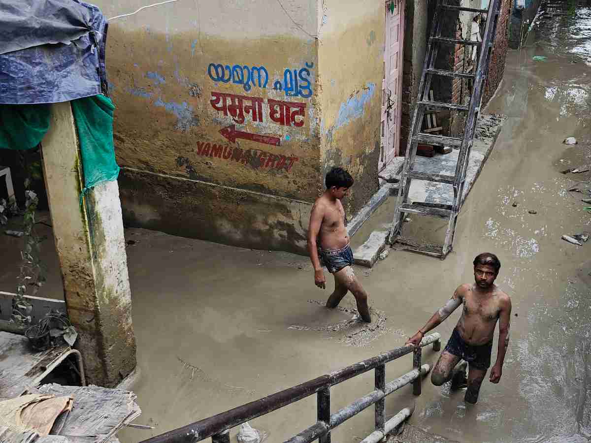 Yamuna floods leave Delhi residents stranded and struggling
