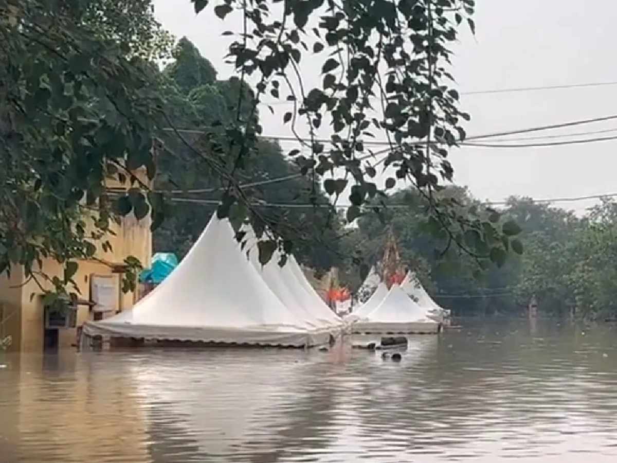 Yamuna level in Delhi continues to rise, evacuation underway