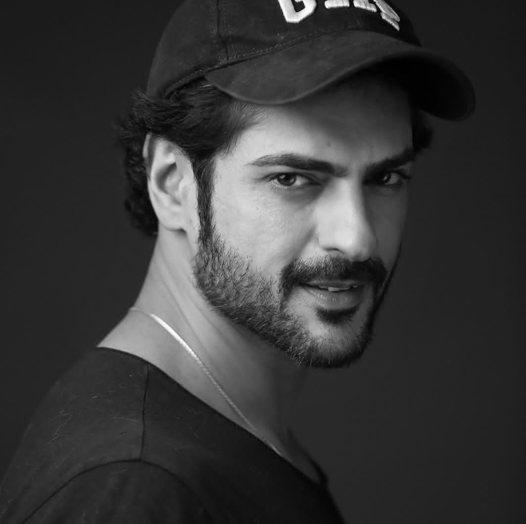 Court grants bail to actor Ashish Kapoor in rape case