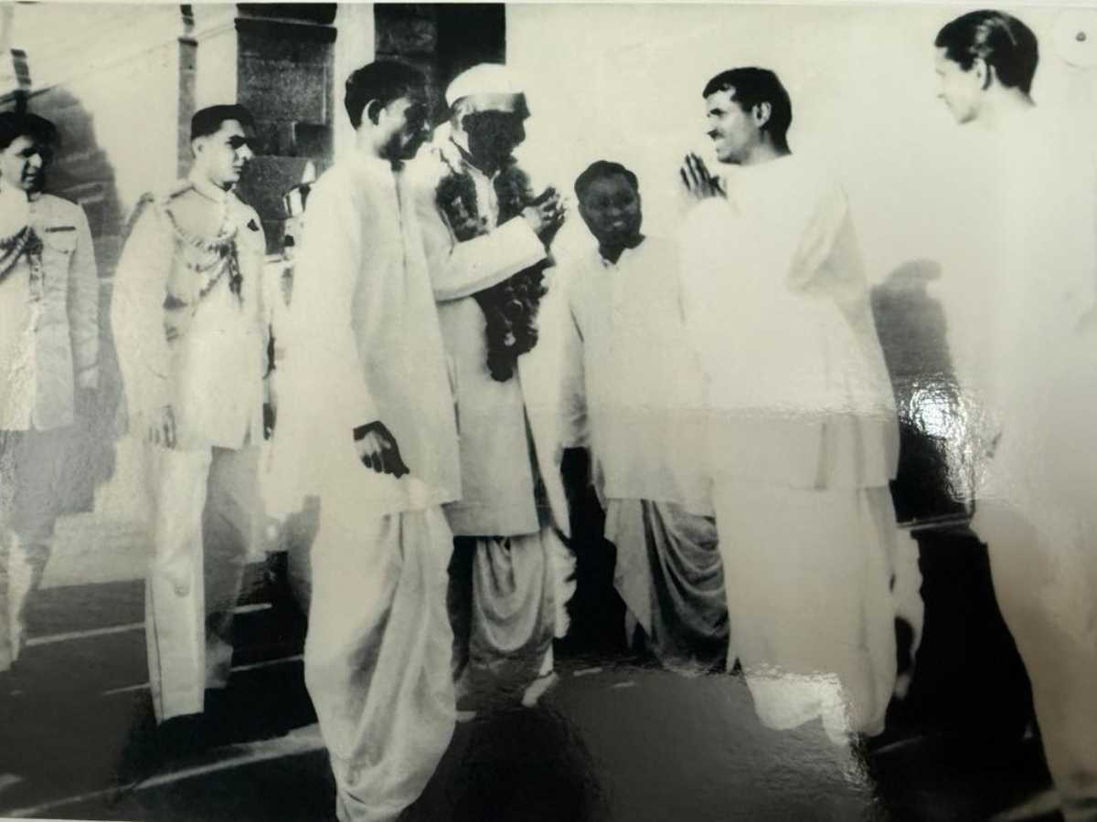 Members of the Bhojpuri Sabha of Sarojini Nagar with Dr Rajendra Prasad, the first President of India