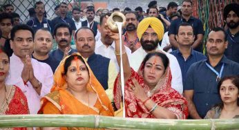 Delhi CM takes part in Chhath Puja celebrations at Yamuna ghat