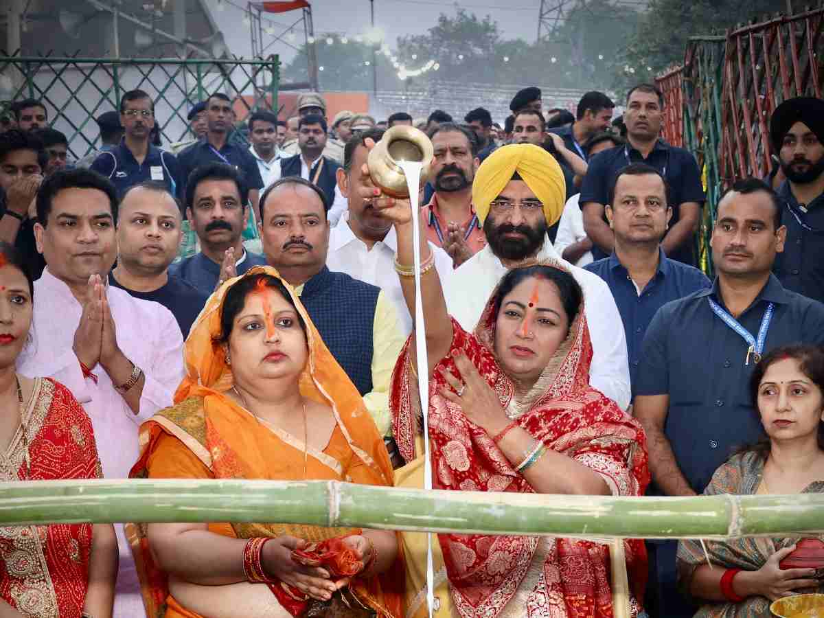 Delhi CM takes part in Chhath Puja celebrations at Yamuna ghat