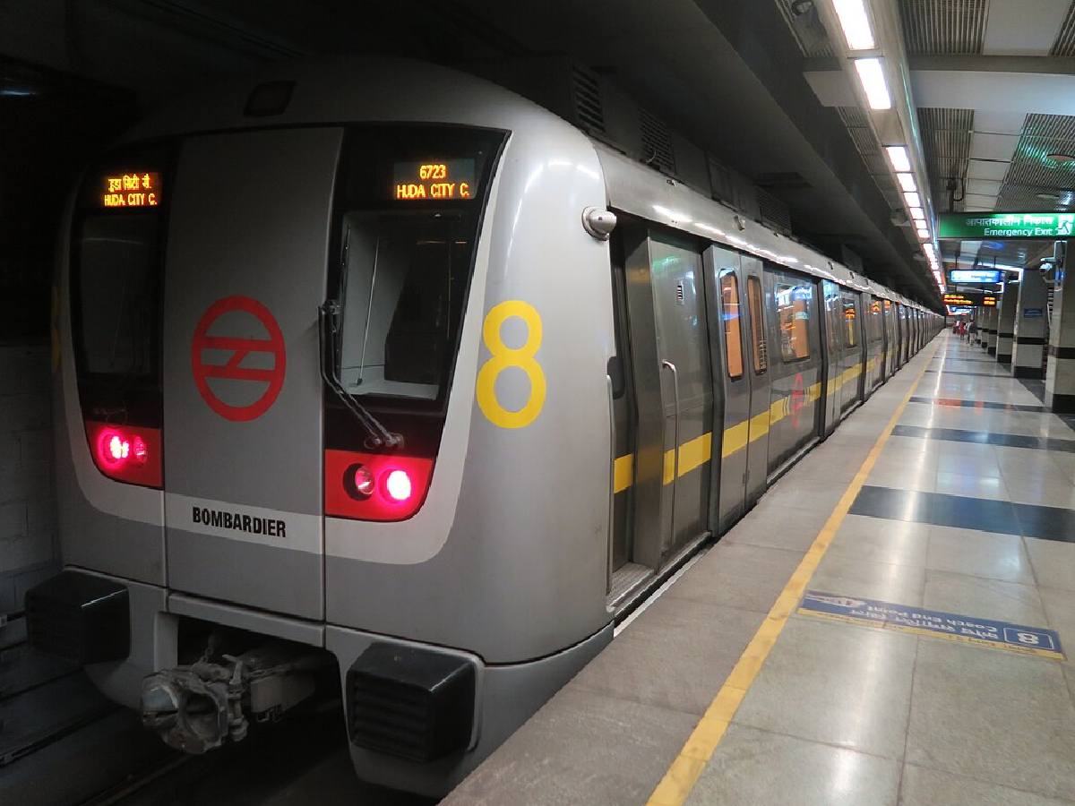 DMRC constructs tunnel beneath Red Line at Pulbangash without disrupting train services