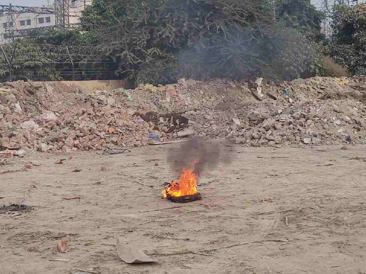 Civic body accused of dumping construction waste in East Delhi amid pollution crisis
