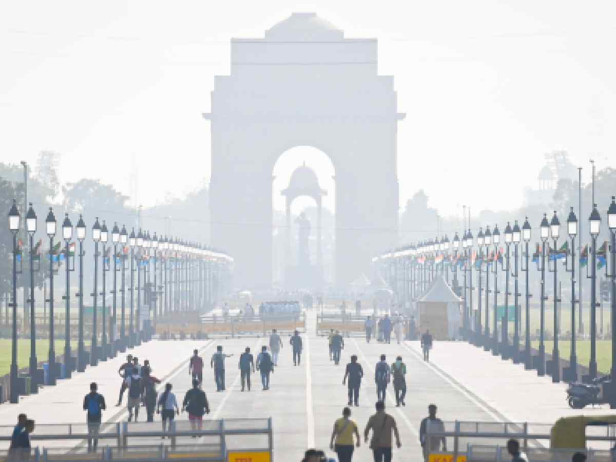 Sentinels of smog: migrant workers who keep Delhi running