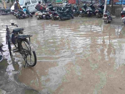 Delhi: Waterlogging cripples key Mathura Road stretch for a month