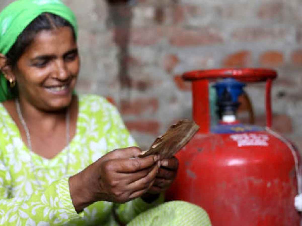 Delhi Cabinet gives nod to proposal to provide free cooking gas cylinders to EWS women on Holi