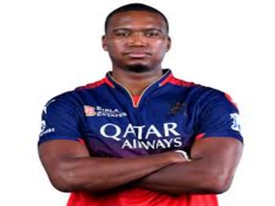 DC’s Lungi Ngidi in hospital after banging his head into field