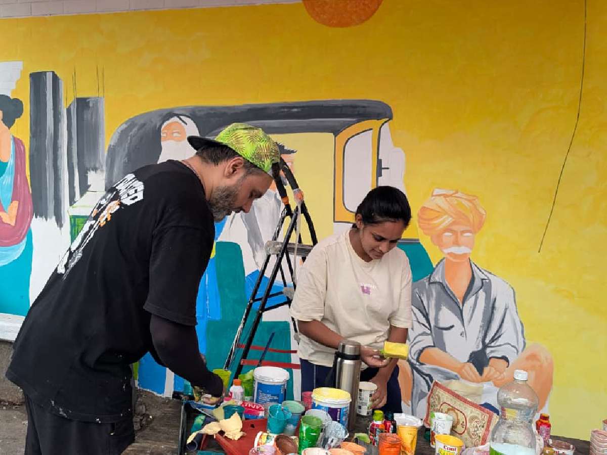 The murals depict the intensity of heat and its impact on labourers