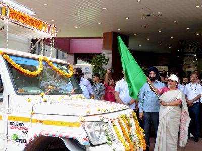 Delhi CM flags off 13 heatwave response vans for all districts