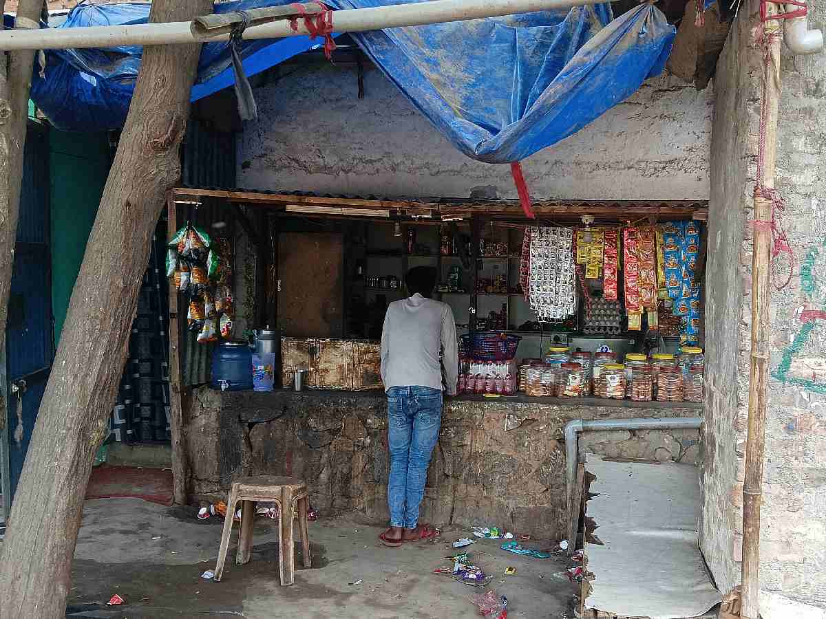 Delhi: After voting, migrants return to lost jobs