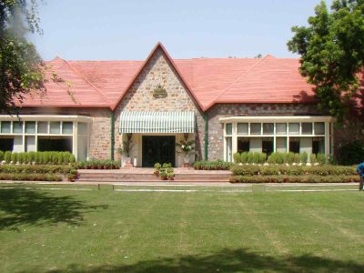 Front view of the Delhi Golf Club
