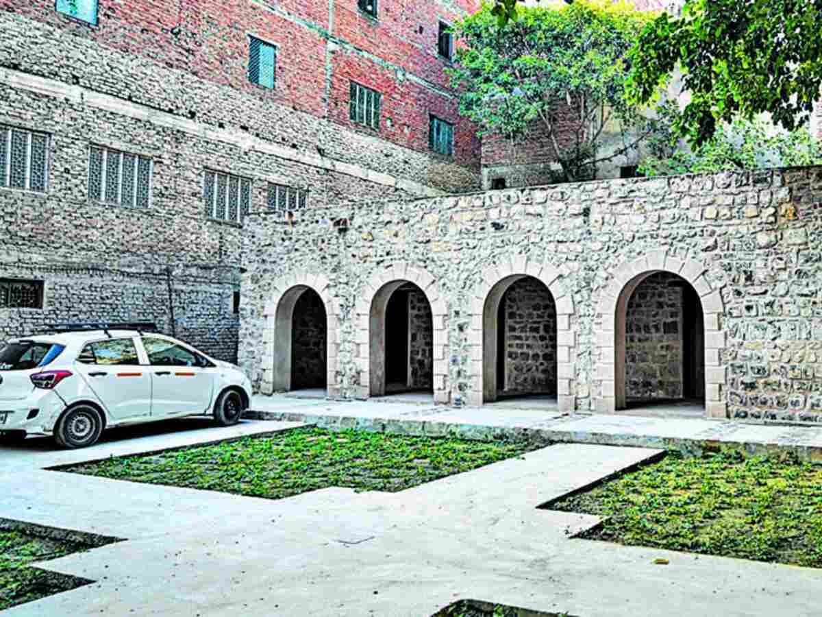 The old Sabzi Mandi Police Station building, which served the area for decades before being replaced with a modern facility