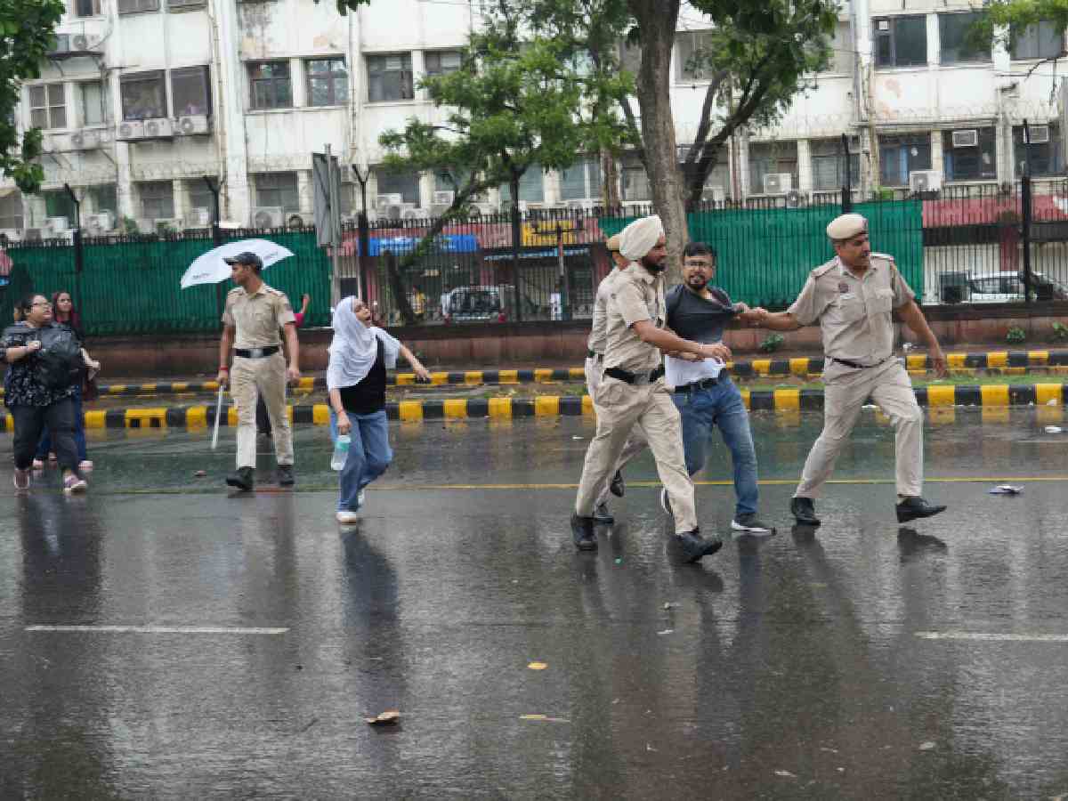 Students allege police excesses during CJP’s Parliament march