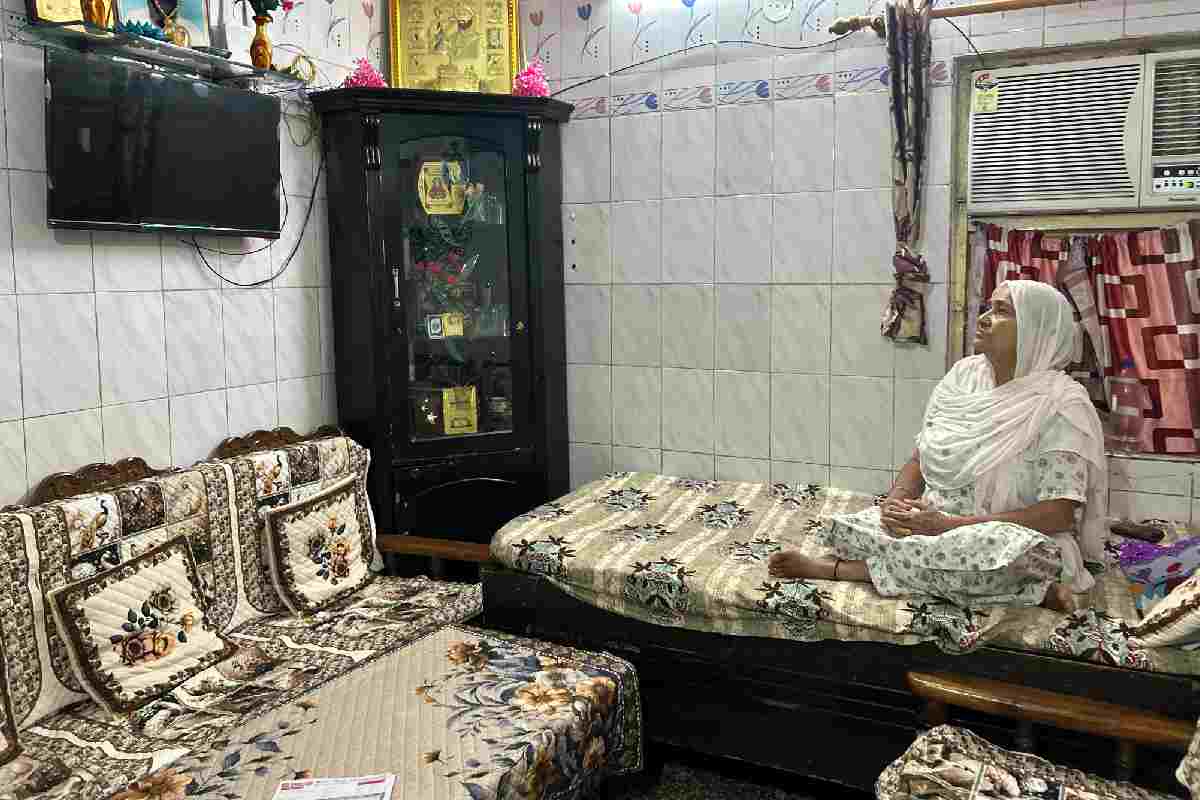 Laxmi Kaur with photos of her deceased husband