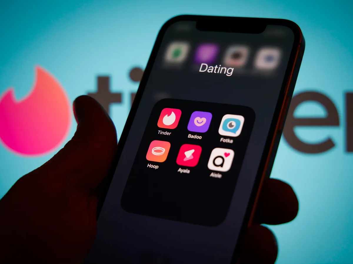 4 arrested for extorting Rs 2.15 lakh from man after luring him through dating app in Delhi