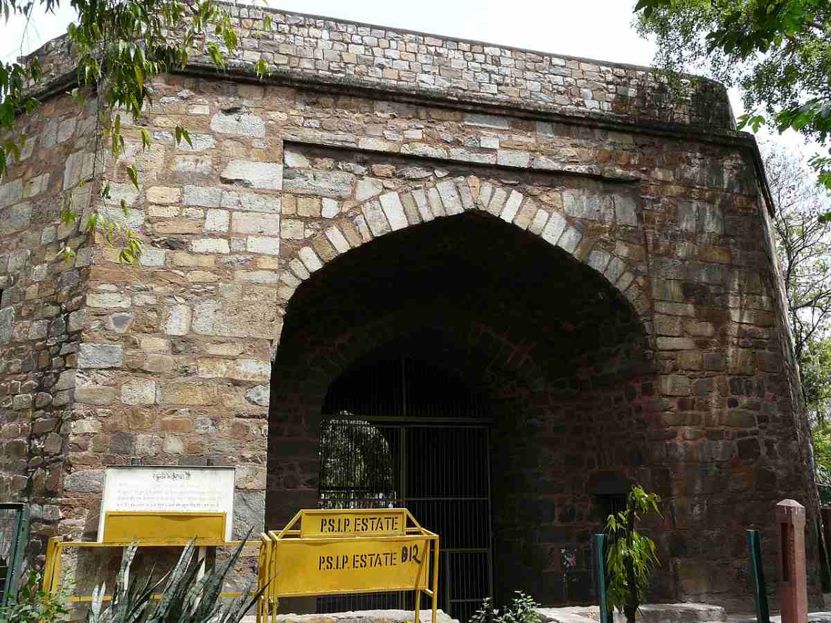 Khooni Darwaza outside Maulana Azad Medical College is the site where Bahadur Shah Zafar’s sons Mirza Mughal andMirza Khizr Sultan, and his grandson Mirza Abu Bakr, were shot dead