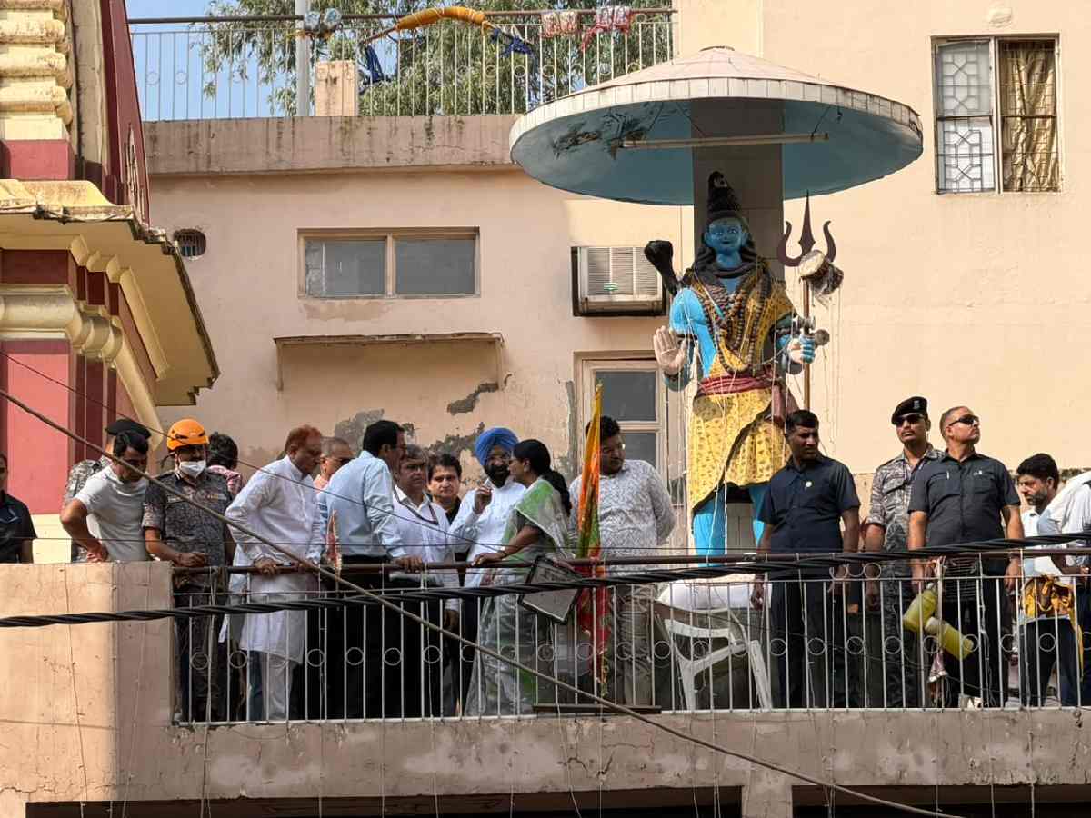 Delhi building collapse: CM oversees rescue operations on day 2, warns of sealing action