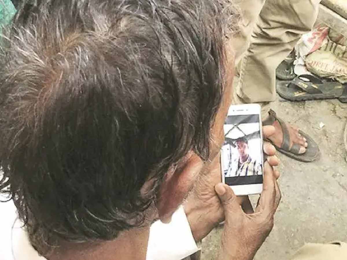 ‘He was gasping for life, no one helped’: Father of Delhi e-rickshaw driver stabbed to death