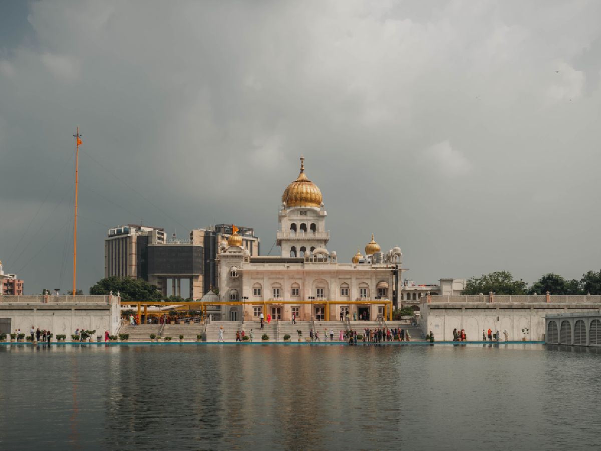 Bangla Sahib entry row: Delhi gurdwara body files police complaint against AAP leaders