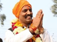 Saffron-clad groups roam Delhi streets, assault protesters; Hindu Raksha Dal chief claims responsibility