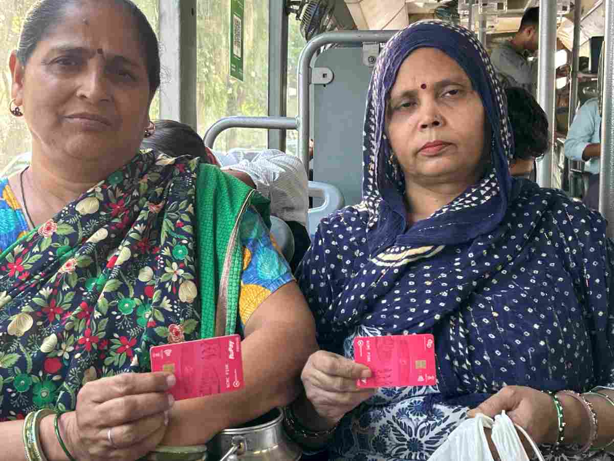 Women display their Pink Saheli Smart Cards