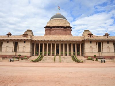 AAP takes out Tiranga march near Rashtrapati Bhavan and party office