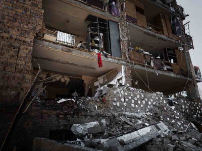 Balcony collapses in northeast Delhi, girl injured