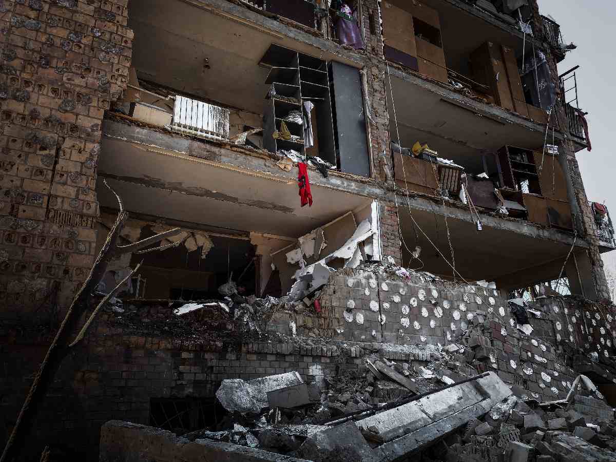 Balcony collapses in northeast Delhi, girl injured